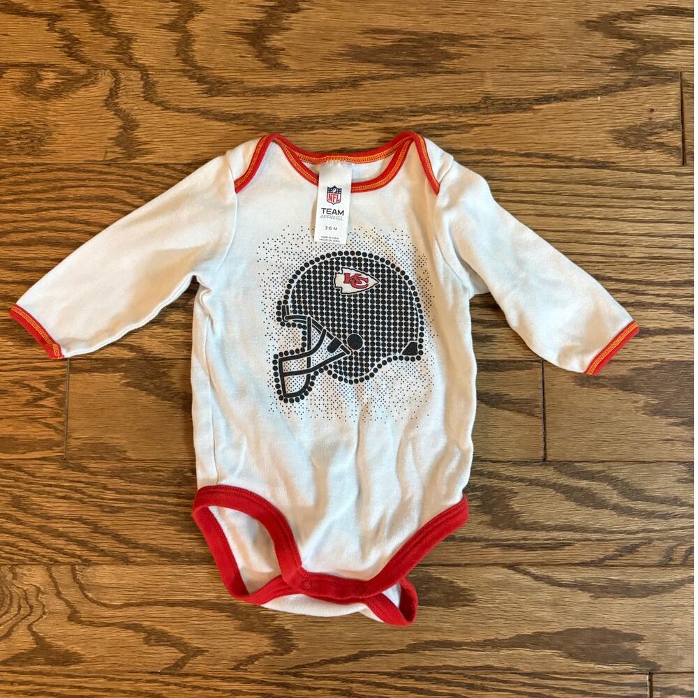 NFL Team Apparel Chiefs Onesie 3–6M Long‎ Sleeve Baby Bodysuit KC Football